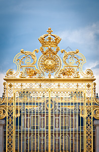 巴黎 法国 欧洲的金色之门栅栏地标天空历史性蓝色游客艺术金属入口城堡图片