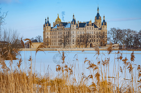 美丽的童话时代的施韦林城堡 在冬天城市旅游金子历史景点风格历史性议会公园目的地图片