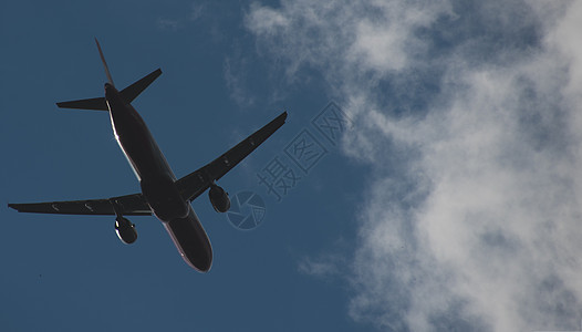 飞机在空中飞翔客机喷气引擎飞机场喷射航空公司旅行蓝色航空速度图片