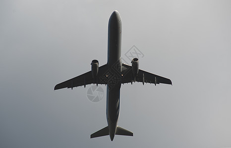 飞机在空中飞翔航班日落飞机场运输蓝色商业喷气航空速度乘客图片