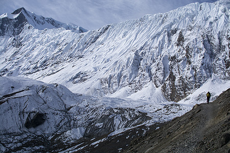 尼泊尔山岳 天上有云雪山摄影低温山脉场景天空山峰环境图片