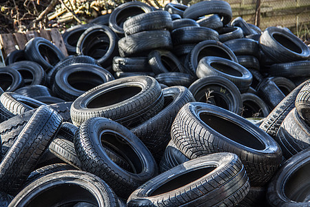 用于回收利用的大堆旧轮胎回收车辆破坏金属工业运输环境垃圾场垃圾废料图片