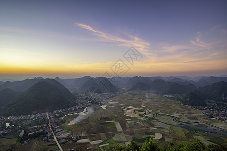 在越南兰子山谷Bac Son山谷的收获季节打稻田农业土地旅行环境阳台植物生态文化曲线地面图片