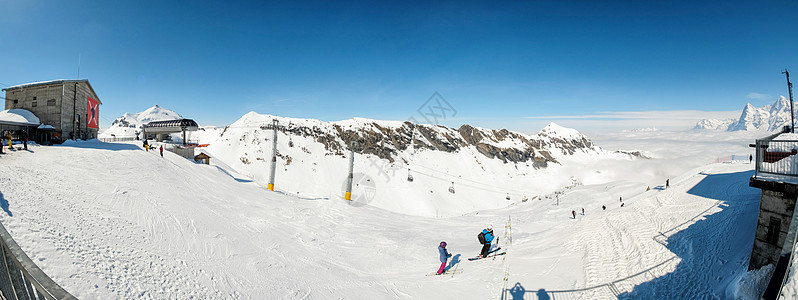 Switzer的Piz Gloria山高山下滑雪滑雪竞赛滑雪者衣服速度季节娱乐冻结男人旅行乐趣图片