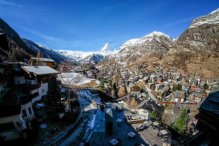 美丽的老村庄风景 马特霍恩山峰背景旅行岩石全景蓝色天空假期远足滑雪高度游客图片