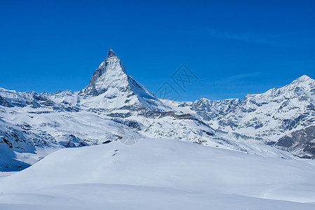 雪山多角山峰 泽尔马Zerma全景天空冰川顶峰风景晴天假期高度旅行滑雪图片