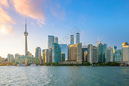 加拿大日落时多伦多市天线建筑景观天际港口城市全景反射旅行地标中心图片