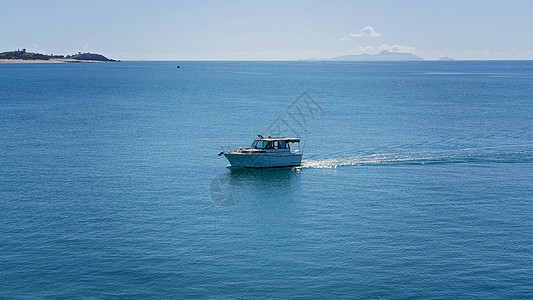 回到港湾的渔船船图片