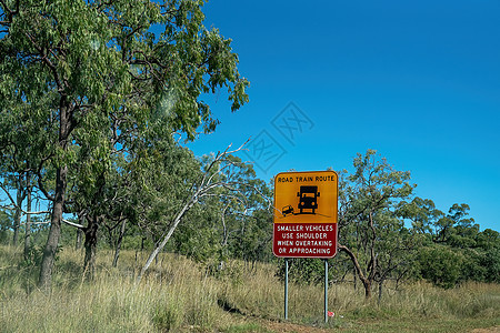 关于澳大利亚公路公路的公路火车安全通知图片