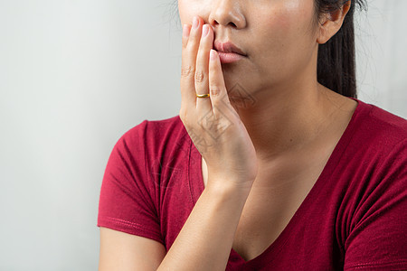 患有牙痛 牙齿衰老或牙齿腐烂的美丽女子痛苦牙科病人女士伤害卫生保健脸颊女性牙疼图片