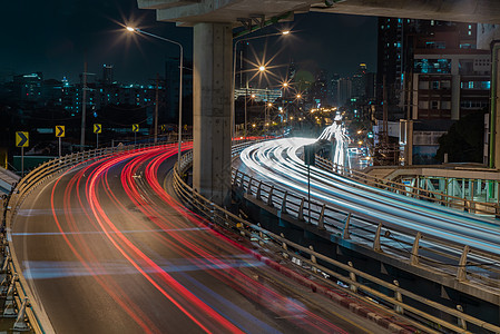 横过光线通道 曼谷市背景位于北边基础设施小径驾驶路线路口景观速度街道曲线车辆图片