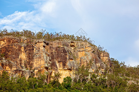 澳大利亚裂缝国家植物天空风景侵蚀环境蓝色岩石地平线图片