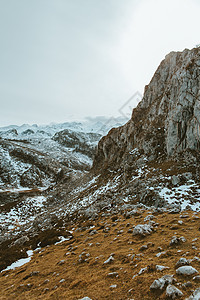 冬季靠近近山的山脉 有雪和复制空间滑雪电梯牧场摄影色调日出首脑全景墙纸火山背景图片