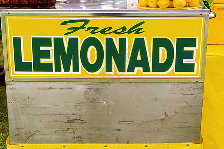 用于销售标志的新鲜柠檬图片