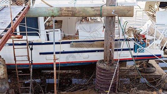 商业渔船轮船摩尔德维修港口右舷蓝水运动铁轨船尾船坞两极血管宿舍图片