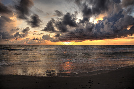 日落在州公园白沙上结束海岸海岸线海洋热带海滩图片