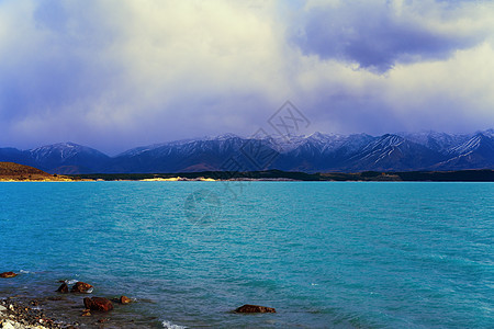 新西兰Pukaki湖及其山丘回落风景生态公园天空地标顶峰水晶反射国家旅游图片