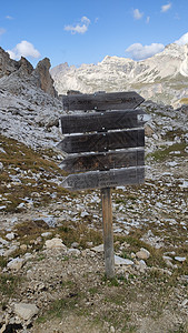 秋天环游阿尔卑斯山季节山脉旅行滑雪远足森林蓝色地标公园顶峰图片