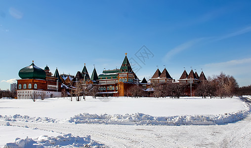 的Wooden宫殿 冬季风景与雪博物馆文化房子住宅旅行木头建筑村庄蓝色天空图片