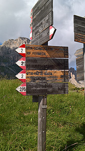 瓦尔花园阿尔卑斯山天空旅游顶峰季节滑雪旅行公园山脉蓝色岩石图片