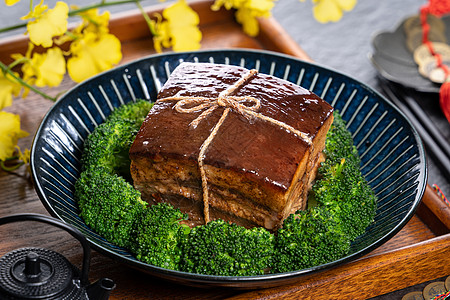 Dong Po Rou多波猪肉 在一个绿色的美丽盘子上月球绳索节日烹饪立方体传统蔬菜桌子食物美食图片