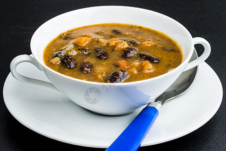 豆汤蔬菜美食白色绿色勺子食物奶油状午餐黑色盘子图片