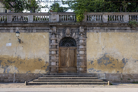 意大利托斯卡纳州卢卡市的旧门门户网站石头旅行木头古董历史性入口建筑学建筑住宅图片