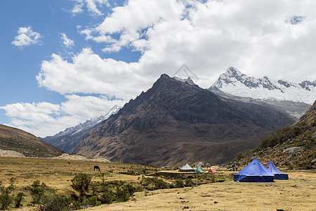 圣克鲁斯特雷克难民营高山联盟旅游岩石山脉顶峰帐篷编队风景冒险图片