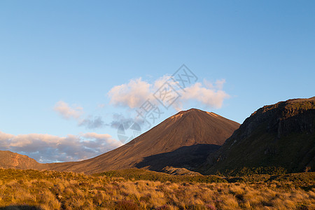 Ngaruruhoe山视图登山厄运首脑旅行旅游岩石风景火山日落高山图片