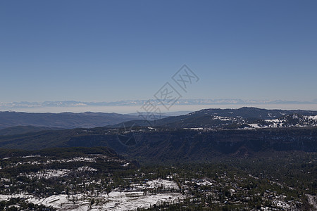 冬季山地景观旅行山峰丘陵旅游顶峰全景远足首脑风景图片