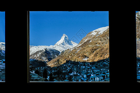 日出时的古老村庄景色很美 有马特霍恩派游客假期全景晴天顶峰蓝色高山旅游冰川远足图片