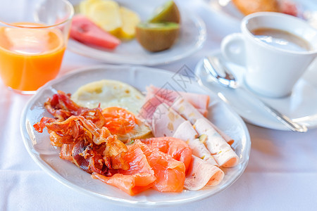 美味的早餐 咖啡 橙汁 鸡蛋 火腿面包桌子水果饮食自助餐休息饮料阳光果汁食物图片