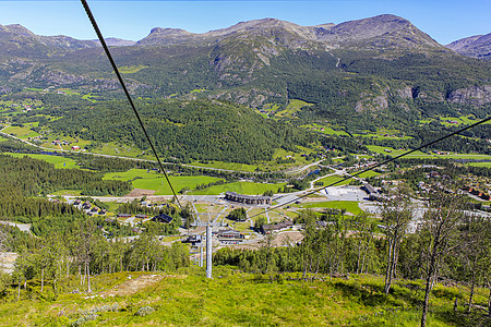挪威滑雪升降机全景 Hemsedal滑雪中心在Viken的Hemsedalis胜地山脉莲属艺人草地丘陵冒险旅行风景旅游图片