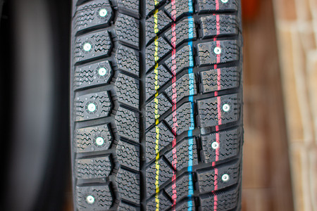新的黑色冬季汽车轮胎加钉子金属速度运输季节车辆店铺服务质量车库螺柱图片