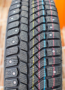 新的黑色冬季汽车轮胎加钉子质量运输服务速度车库季节金属安全店铺螺柱图片