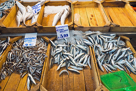 鱼市场上的新鲜鱼海洋海鲜鲭鱼营养钓鱼饮食美食盐水销售渔业图片