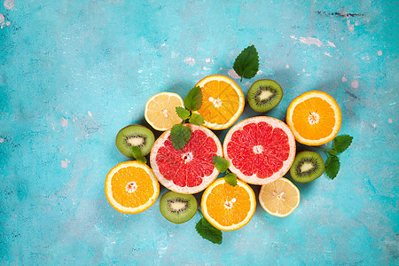 蓝底柑橘 柠檬 葡萄果和石灰的柑橘水果蓝色柚子素食主义者果汁团体奇异果食物叶子橙子热带图片