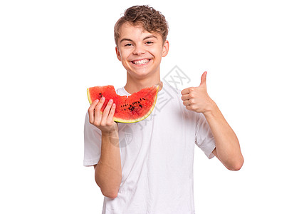 黄瓜白西瓜的少年男孩享受食物小吃青少年饮食快乐甜点幸福男生营养图片