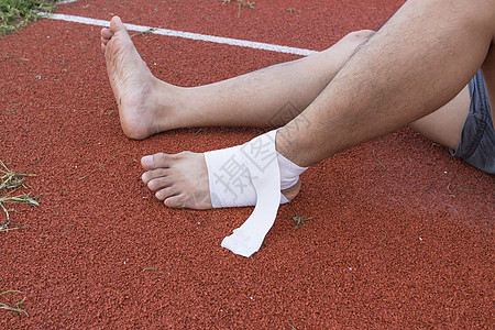 手术后 在脚踝受伤时使用压缩绷带扭伤创伤治疗医疗男人症状玩家保健草地肿胀图片