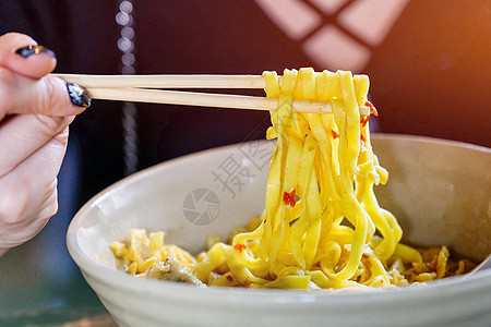 北泰语 土豆和鸡肉煮面条汤豪苏食物蔬菜辣椒牛奶午餐椰子油炸厨房文化热带图片