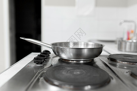 在电炉灶上煎锅 家用烹饪图片