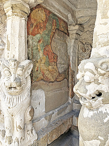 在Kanchipuram古老寺庙的柱子上雕刻狮子雕塑的沙石雕像神社宗教上帝动物艺术地标旅游历史旅行考古学图片