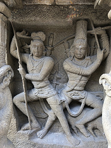 在坎奇普兰古老的寺庙墙壁上雕刻人类雕塑的沙石雕像图片