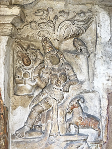古老的石头雕刻印度神沙石雕塑 雕刻在泰米尔纳德邦坎奇普兰寺庙墙壁上废墟地标神话上帝建筑学砂岩绘画宗教精神文化图片