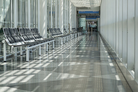 机场 候机室 旅行区玻璃金属旅游窗户座位长椅地面建筑学房间医院图片