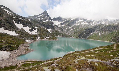 奥地利 山上小海的一片小海旅游顶峰风景蓝色天空森林绿色公园国家季节图片