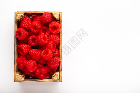 一个小木盒子里一些草莓植物收成农业水果蔬菜木头花园食物浆果甜点背景图片