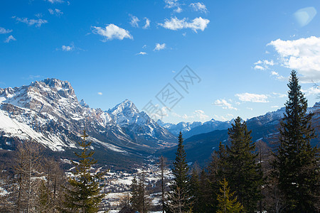 冬季山风景岩石山脉高山蓝色天空晴天旅游假期森林图片