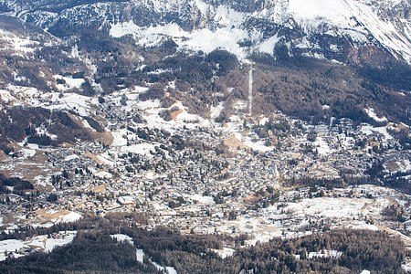 Cortina dAmpezzo 冬季镇风景建筑旅游全景地标城市山脉假期村庄教会电缆图片