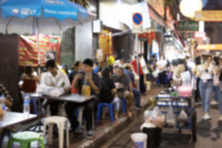 在泰国曼谷唐人城和Peop的 模糊街道食品菜肴旅行摊位文化松坦东炎海鲜指导面条牛肉图片